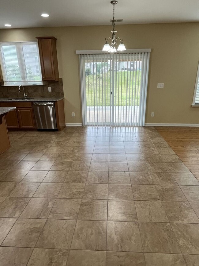 Building Photo - Spacious 4 Bed + Bonus Room Home in Concord