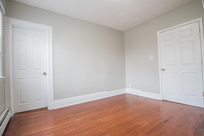 Building Photo - 509 7th St