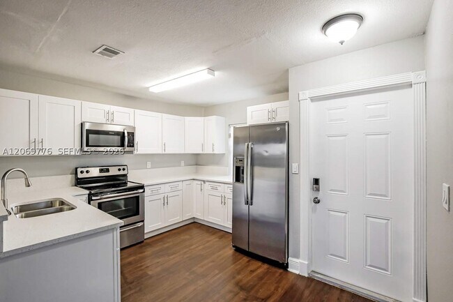 Building Photo - 14736 SW 92nd St