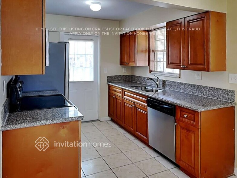 Building Photo - 2522 Holly Rd