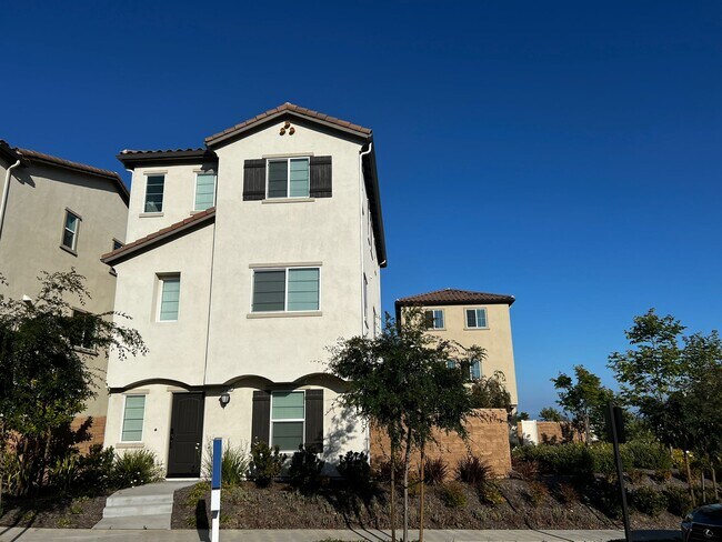 Building Photo - 27717 Stonehurst Ln