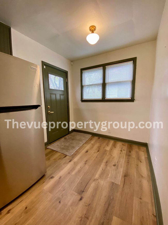 Building Photo - Completely remodeled 3 bedroom, brimming with charm & modern updates!