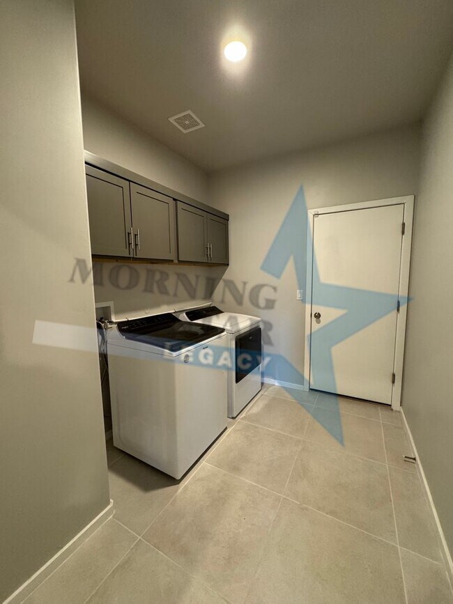 Building Photo - Newer home in desirable Metro area!