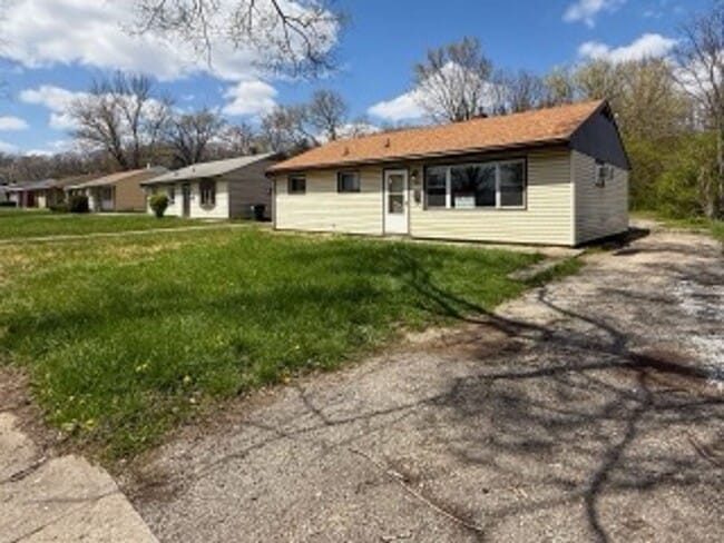 Building Photo - Property for rent in the quiet neighborhood of Highview Hills