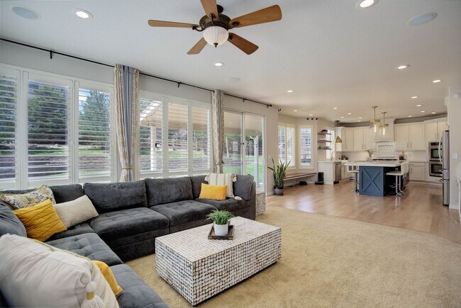 Building Photo - Gorgeous home within the prestigious priva...