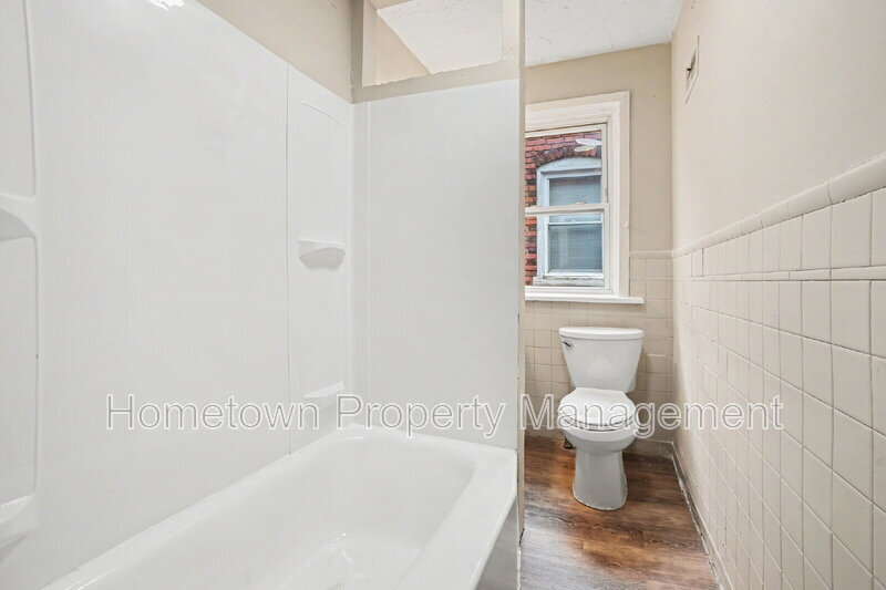Building Photo - 1814 Boas St