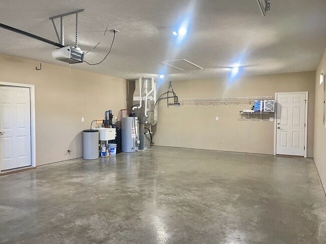 Building Photo - Large Kokomo Home!