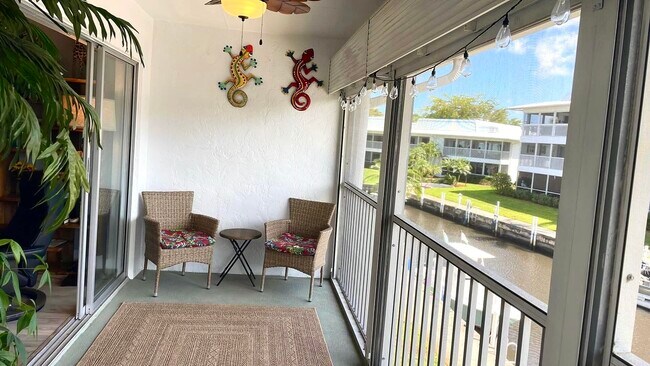 Building Photo - 1856 SW Palm City Rd