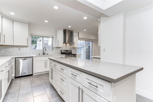 Building Photo - 4225 Dundee Dr