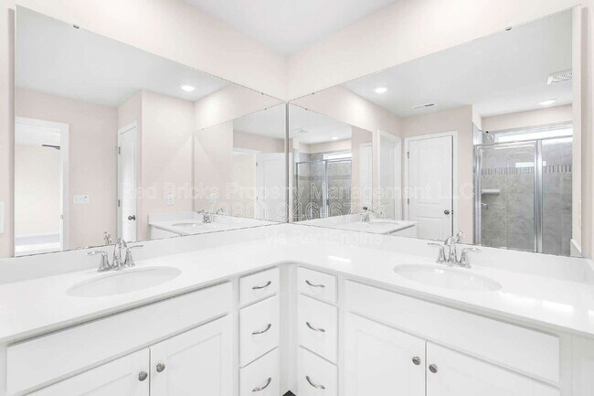 Building Photo - 14924 Nichols Hall Dr