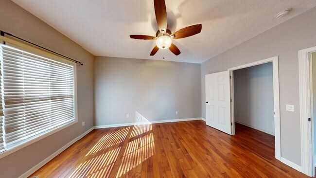 Building Photo - Beautiful county home, ranch with extra bu...