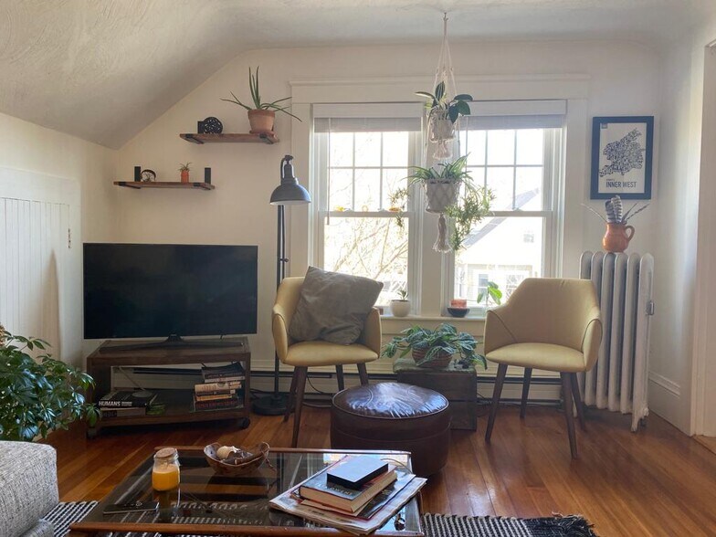 Building Photo - 61 Savoy St