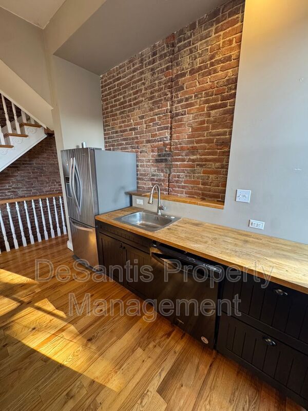 Building Photo - 1339 W North Ave
