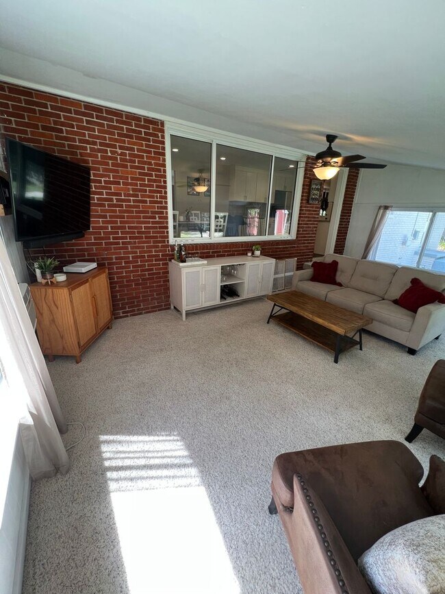 Building Photo - Splendid 3 Bed/2 Bath Home in North Pensacola