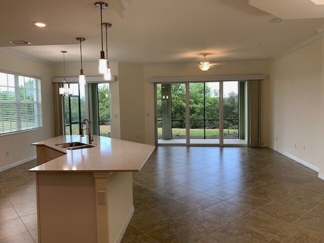 Building Photo - JUST LISTED! -3/2 COACH HOME  - COUNTRY CLUB EAST  - NICE!!