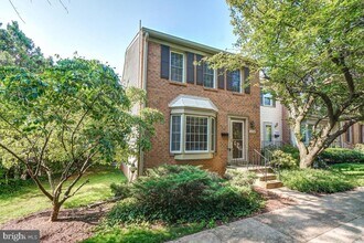 Building Photo - Location, Location, Location in Montrose W...