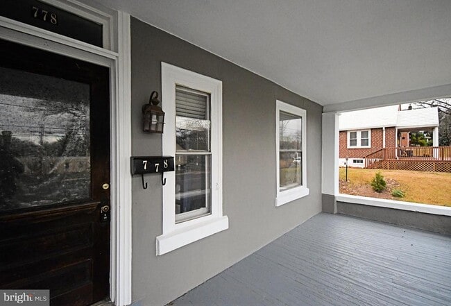 Building Photo - 778 Starr St