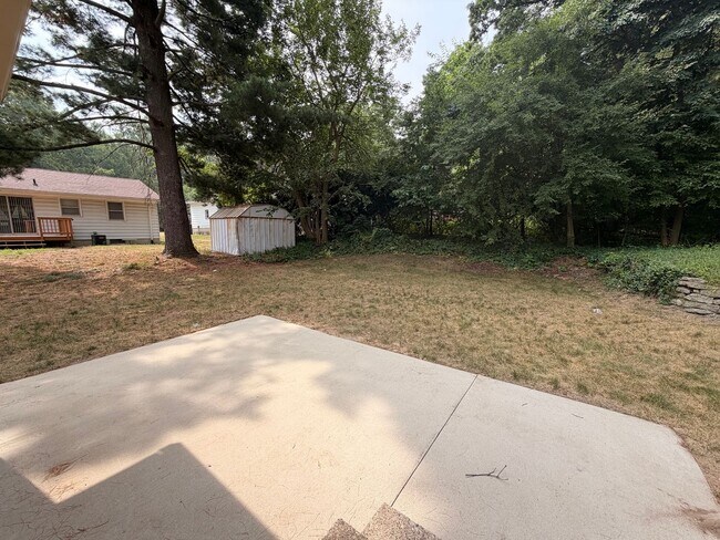 Building Photo - 5729 Ridgebrook Ave SE