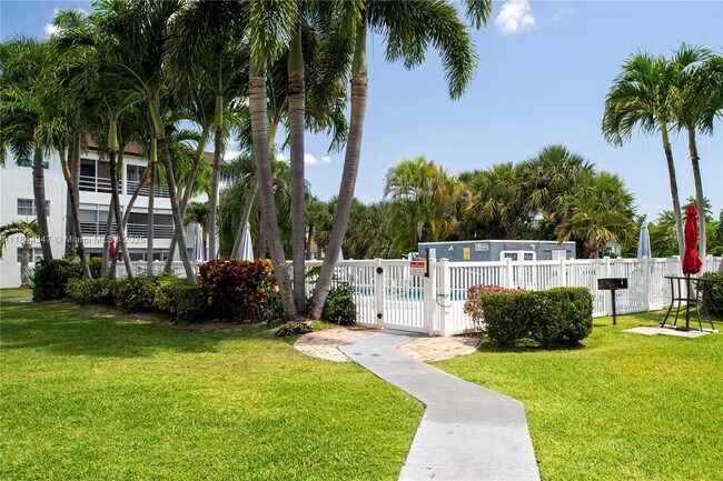Building Photo - 4200 Crystal Lake Dr