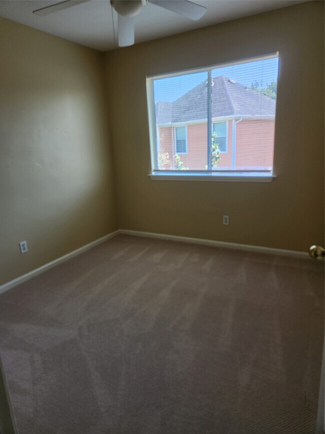 Building Photo - 7631 Goudin Dr