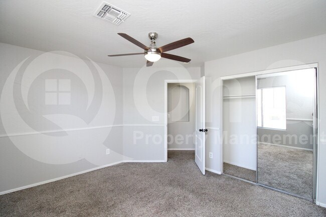 Building Photo - 1467 E Chestnut Ln