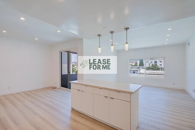 Building Photo - 449 Le Doux Rd