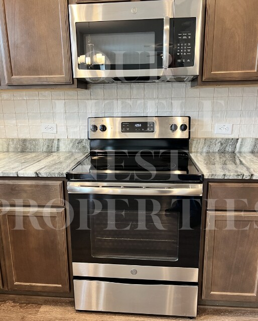 Building Photo - 10712 Fallbrook Rd