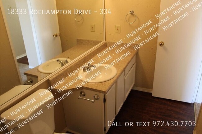 Building Photo - 18333 Roehampton Dr