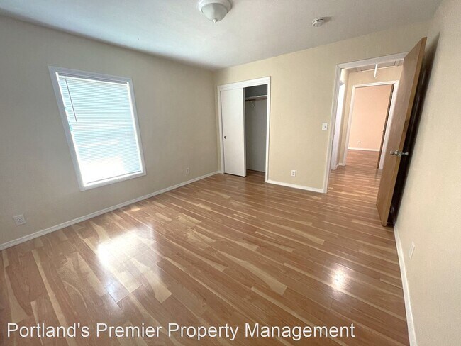 Building Photo - 4 br, 1 bath House - 9312 E Burnside Street