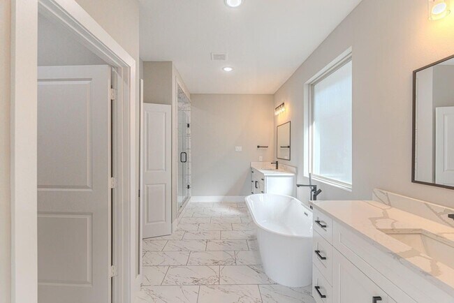 Building Photo - 15038 Wunderlust