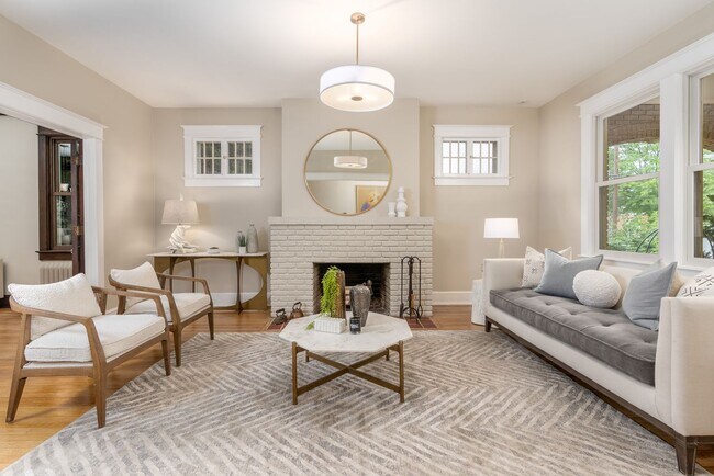 Building Photo - Charming Townhome | 5 Bed | 3.5 Bath | 2,400 Sf | Covered Front Porch & Large Fenced-In Backyard ...