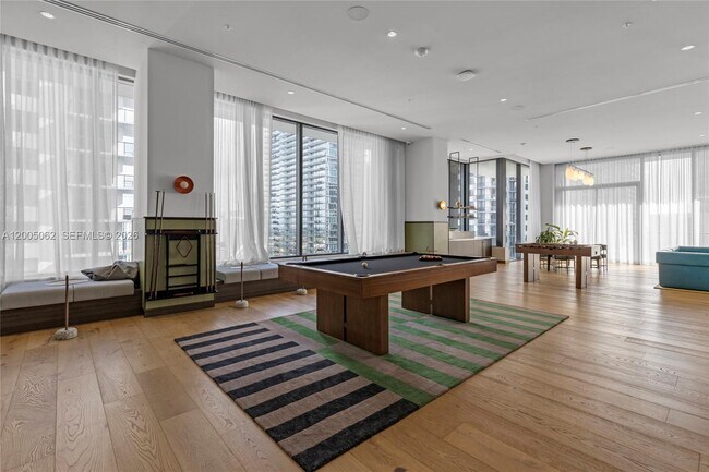 Building Photo - 11 NE 6th St