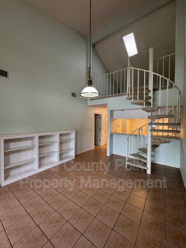 Building Photo - 542 Lake Carolyn Cir
