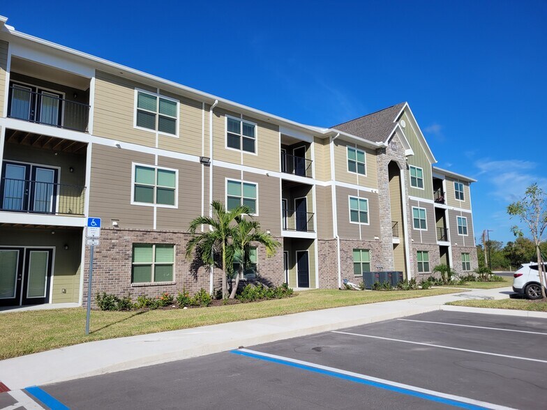 Cocoa Grand 305 Laredo Dr Cocoa FL 32926 Apartment Finder