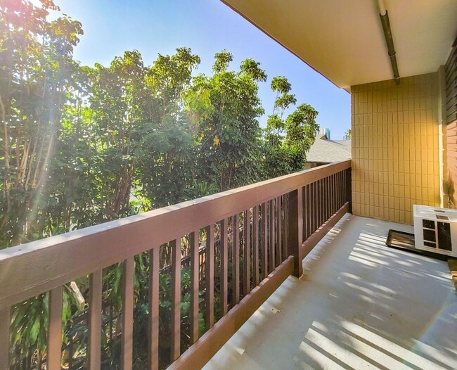 Building Photo - 1023