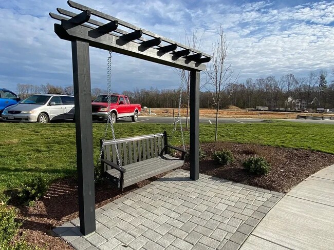 Building Photo - 12867 Deep Well Rd