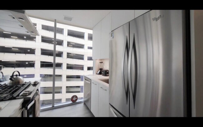 Building Photo - 4 E Huron St