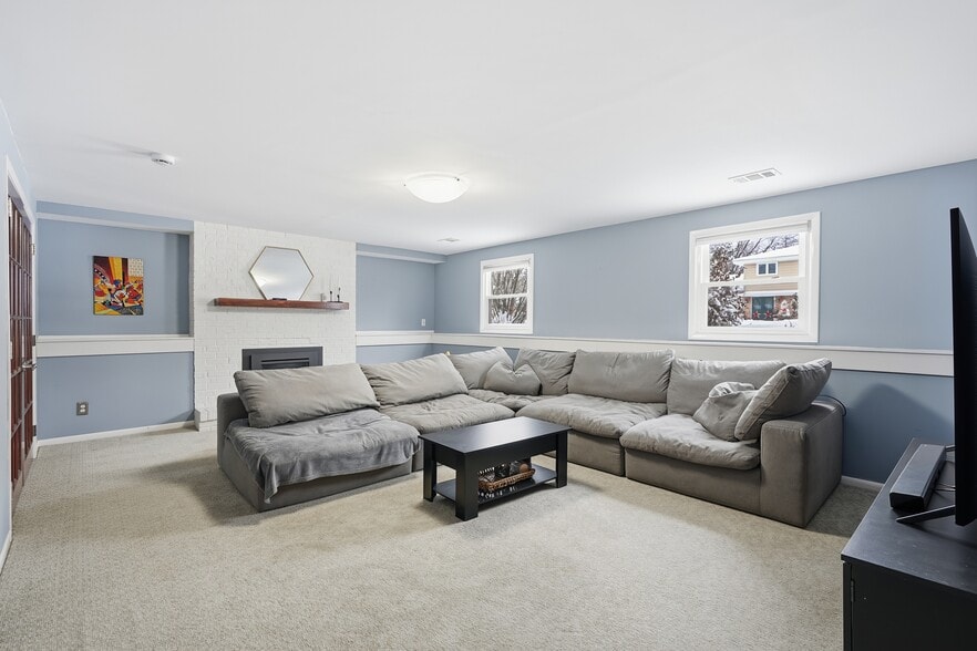 Building Photo - 7048 Montrose Rd