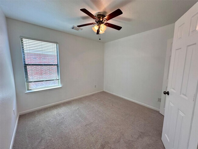 Building Photo - 3927 Brook Garden Ln