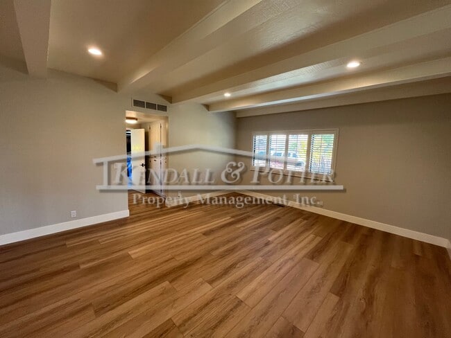 Building Photo - Beautifully Remodeled 4 Bed/2 Full Bath + ...