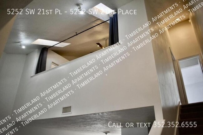 Building Photo - 5252 SW 21st Pl