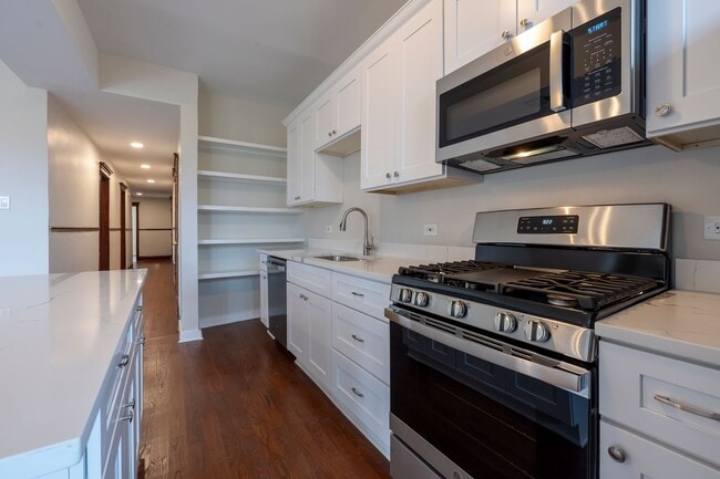 Building Photo - Spacious, Renovated 3 Bedroom 1 Bathroom