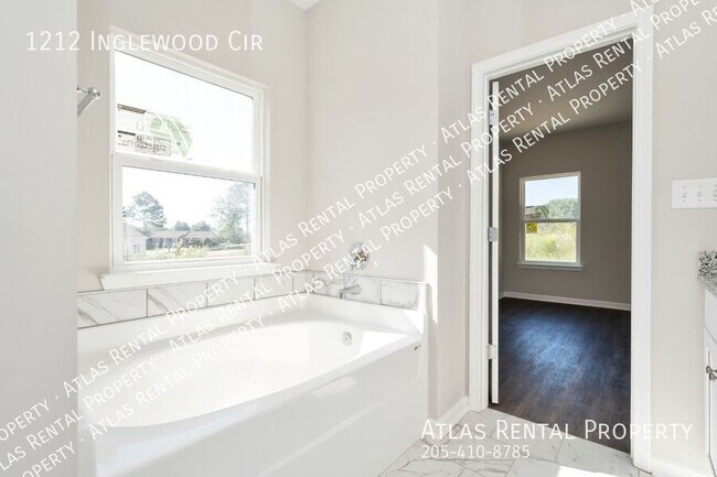 Building Photo - 1212 Inglewood Cir