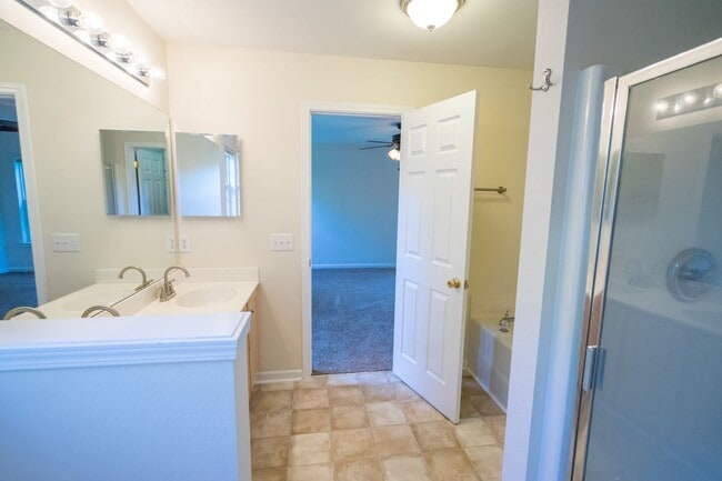 Building Photo - Pet-Friendly! Ballantyne/Blakeney, 4 bedroom-2.5 bath home on beautiful cul-de-sac lot