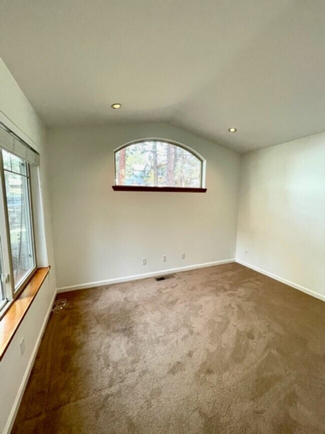 Building Photo - Fawn Run Duplex - 00000-FAWN-00