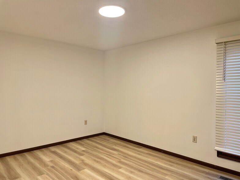 Building Photo - 2621 Struthmore Dr