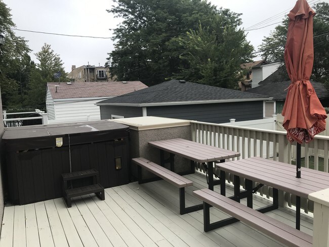 Patio / jacuzzi - 4545 Lawndale Ave