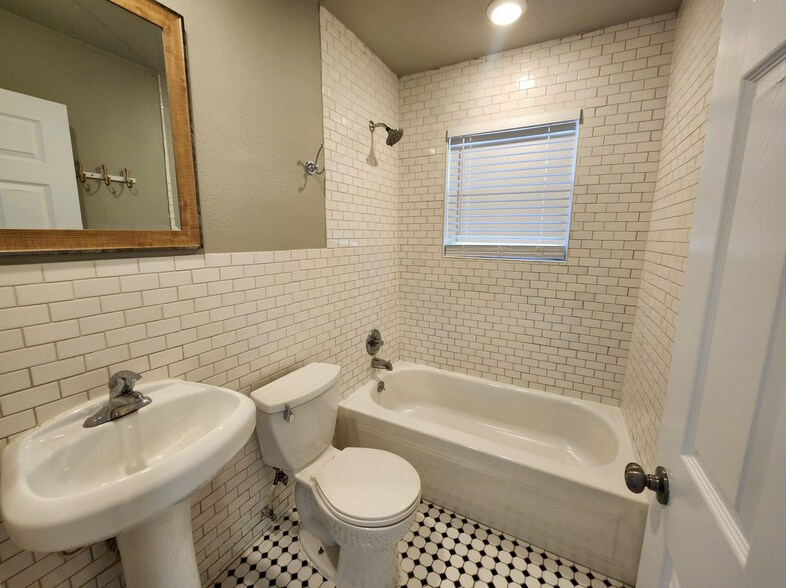 Building Photo - 2708 Saint Edwards Cir