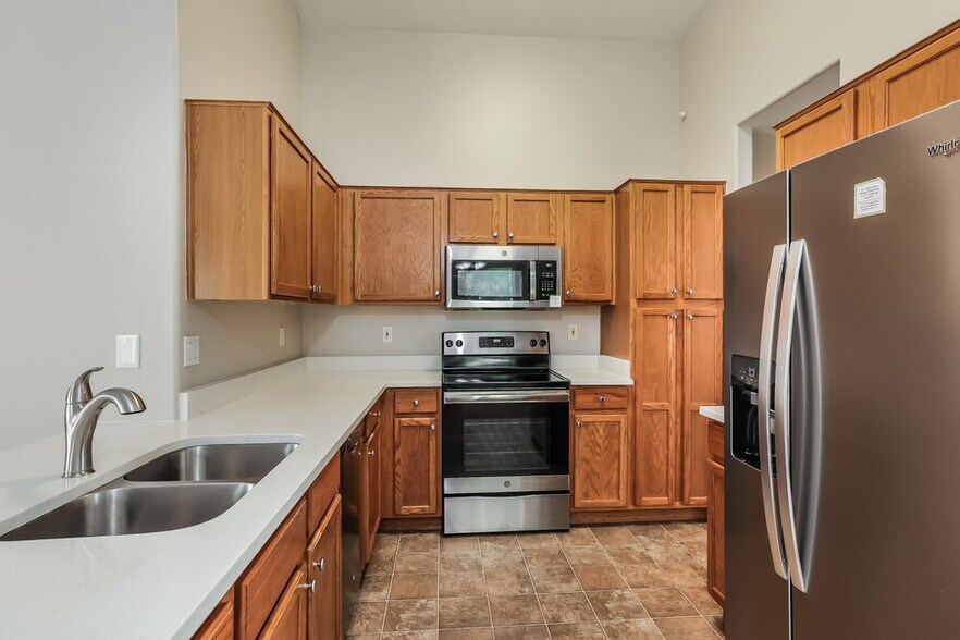 Building Photo - 14756 W Maui Ln