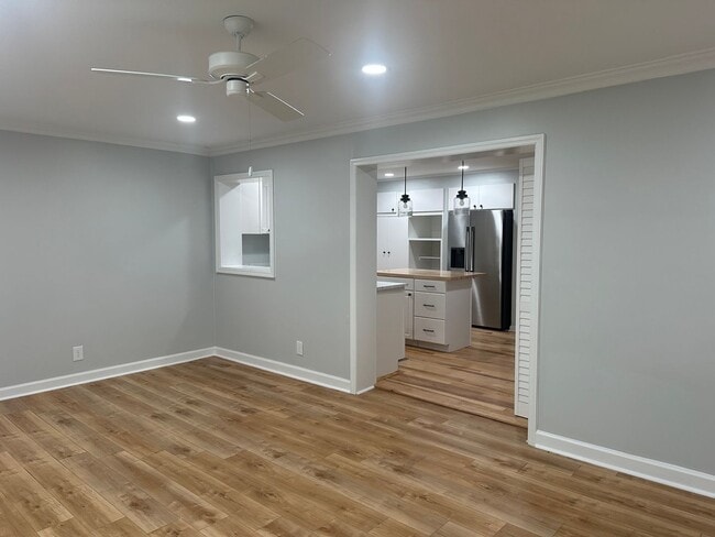 Building Photo - 3 Bedroom 2 Bathroom Spilt Unit in Wilmington